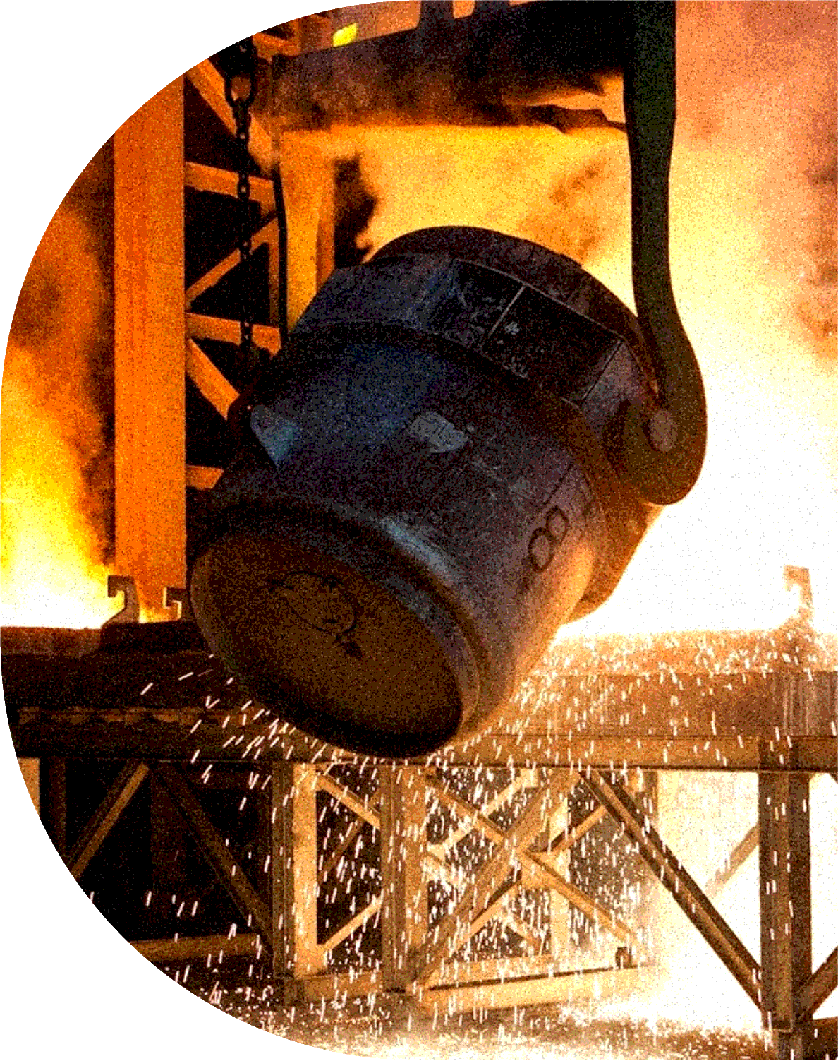 В центре стали