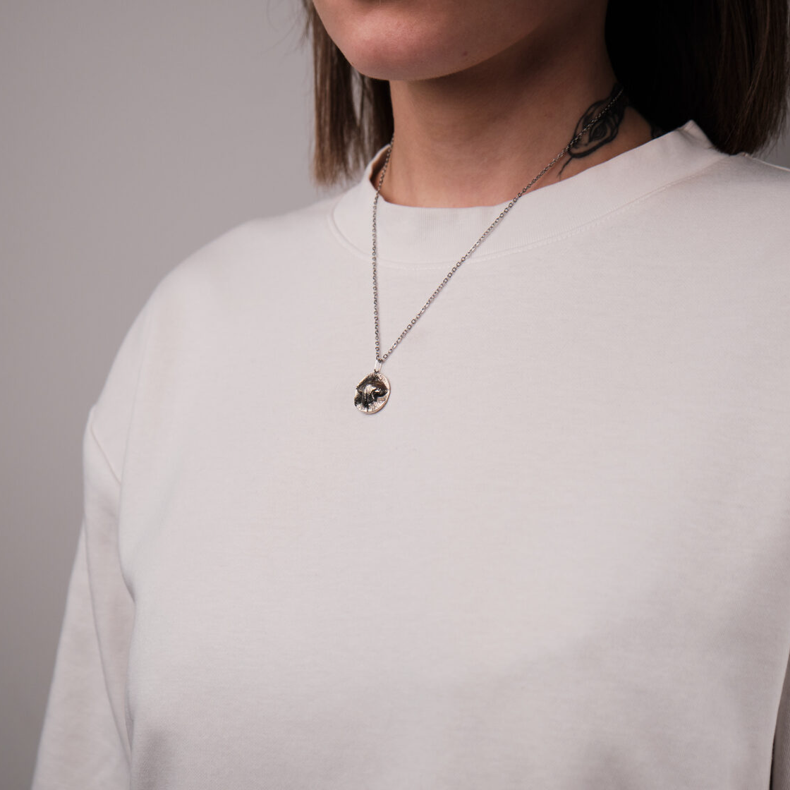 Кулон в форме круга с отпечатком носа питомца