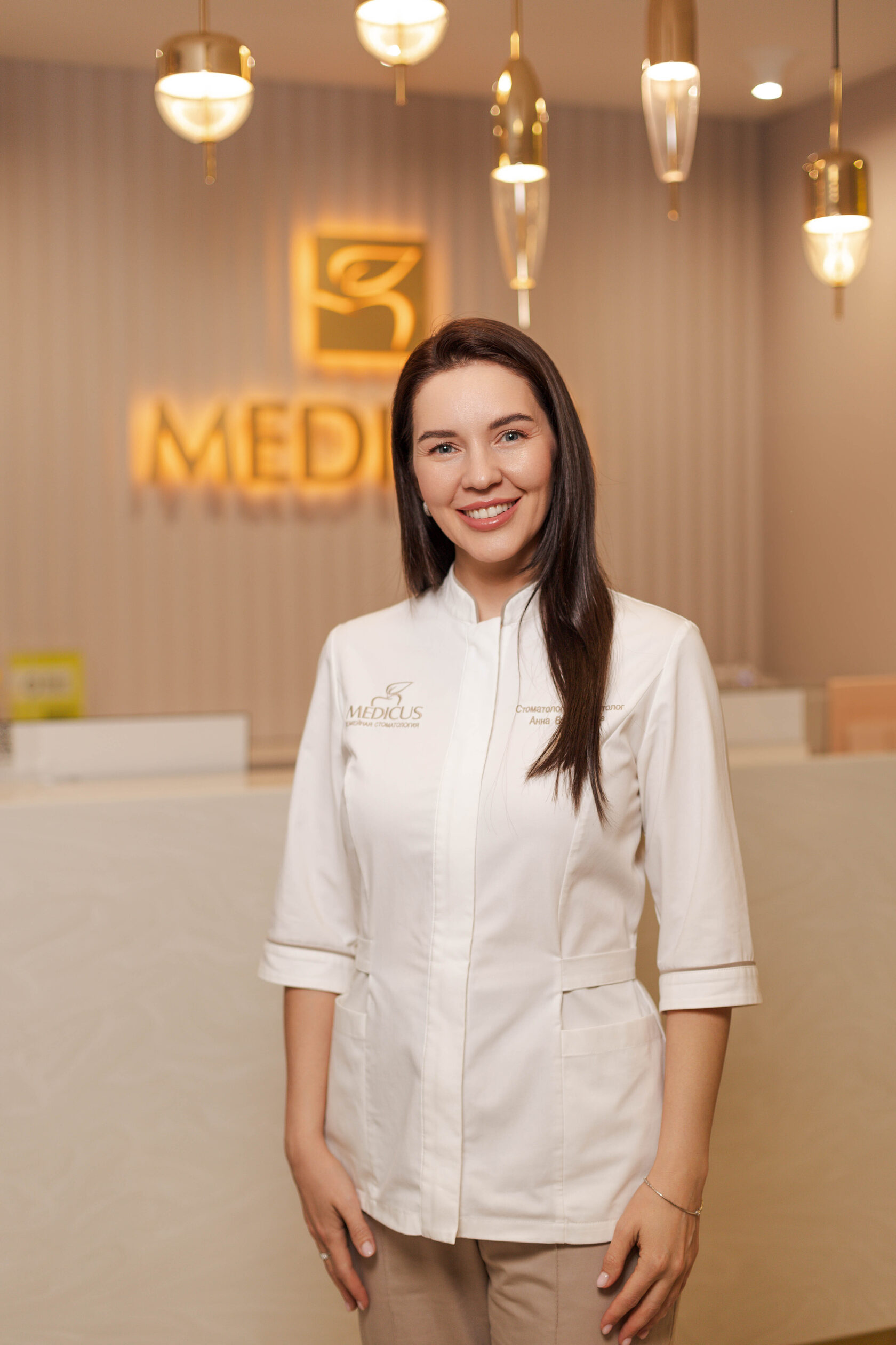 Якимова Анна Васильевна — стоматолог-пародонтолог MEDICUS