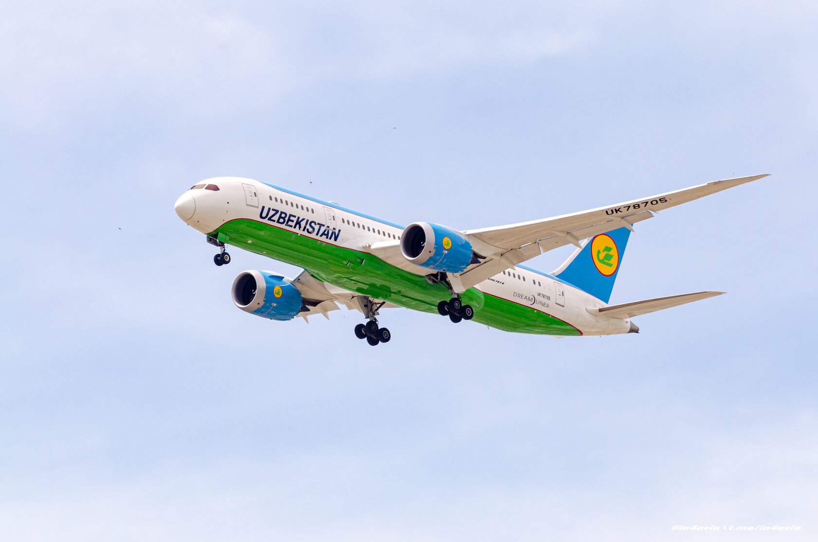 Сайт uzbekistan airways. UZAIRWAYS Боинг 787. Самолет Uzbekistan Airways. Airbus a320 Uzbekistan Airways Boeing. Uzbekistan Airways 28d.