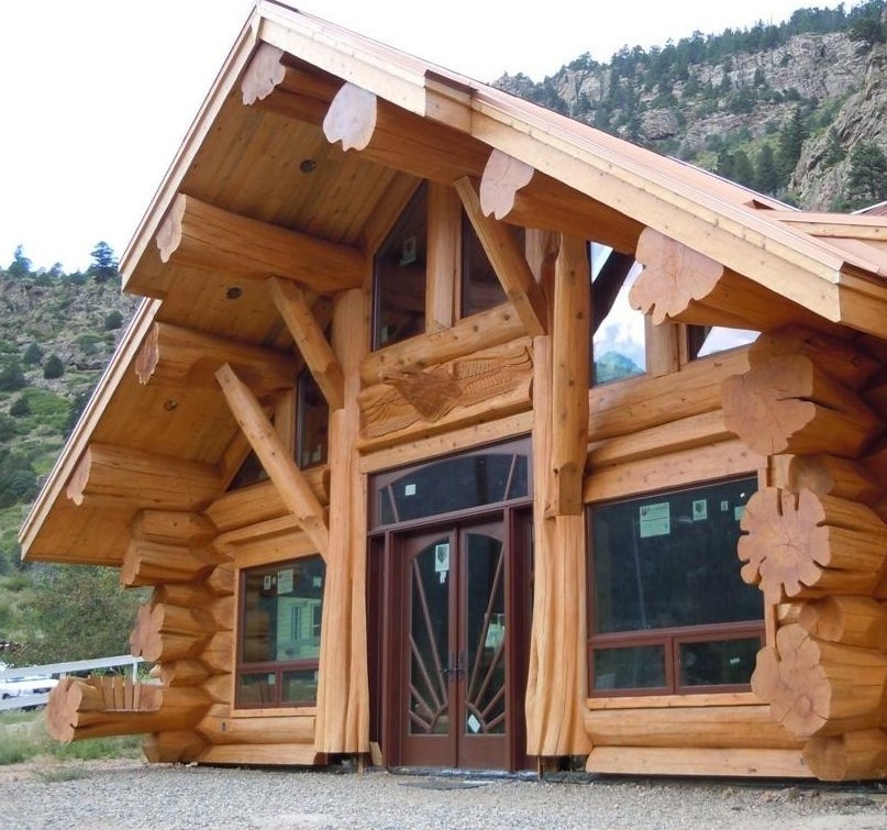 Покраска деревянного сруба снаружи в Санкт-Петербурге