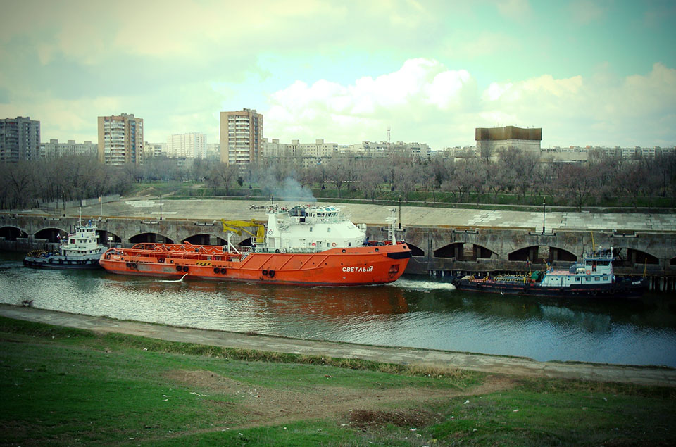 Буксировка буксира спасателя «СВЕТЛЫЙ»