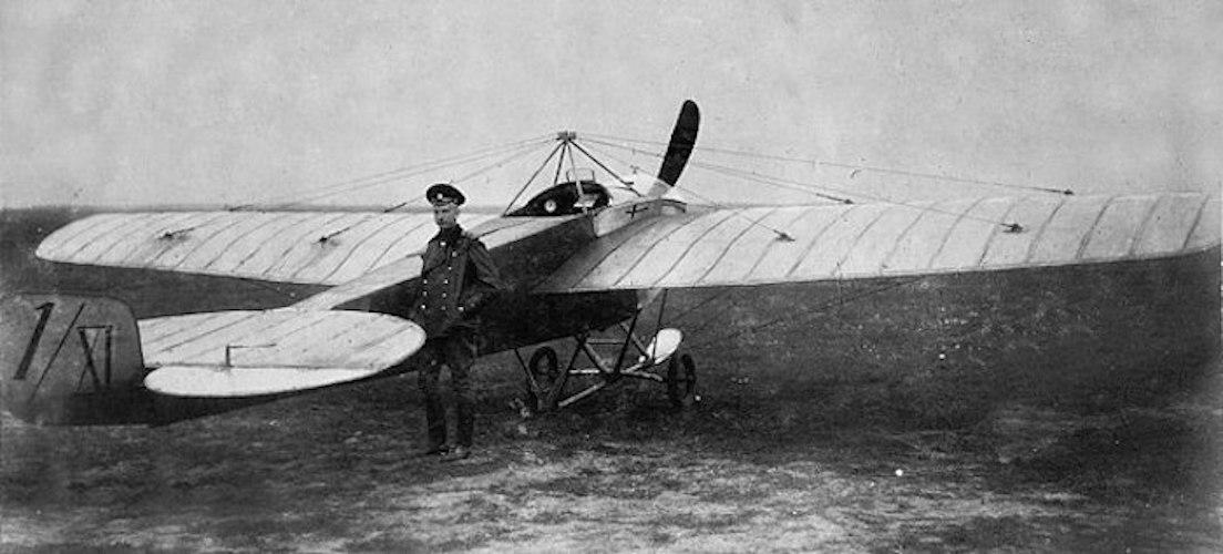 Пётр Нестеров и самолёт Ньюпор-4 — первая в мире петля 9 сентября 1913 года.