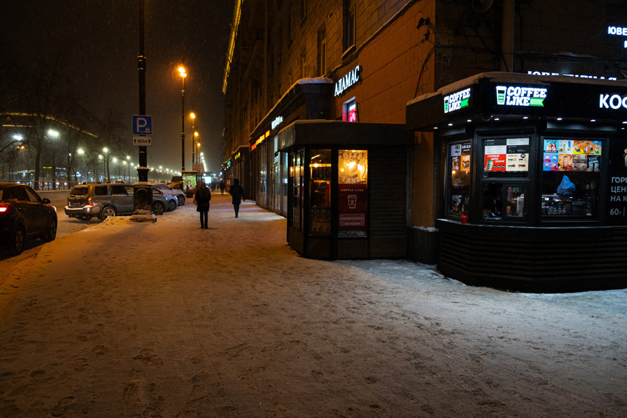 Световая и лазерная реклама на асфальте