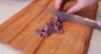 Приготовление паштета из куриной печени со сливками: шаг 2
