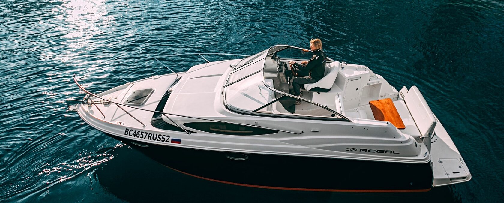 Катер Flush Royal - общий вид