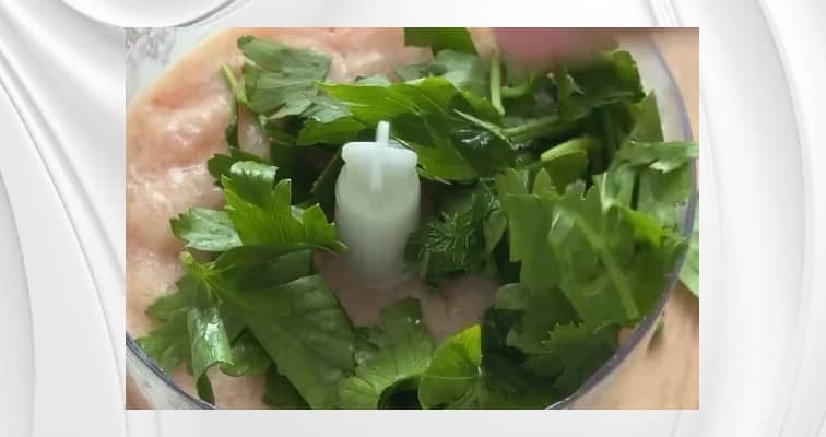 Приготовление куриных блинчиков с сыром: шаг 3