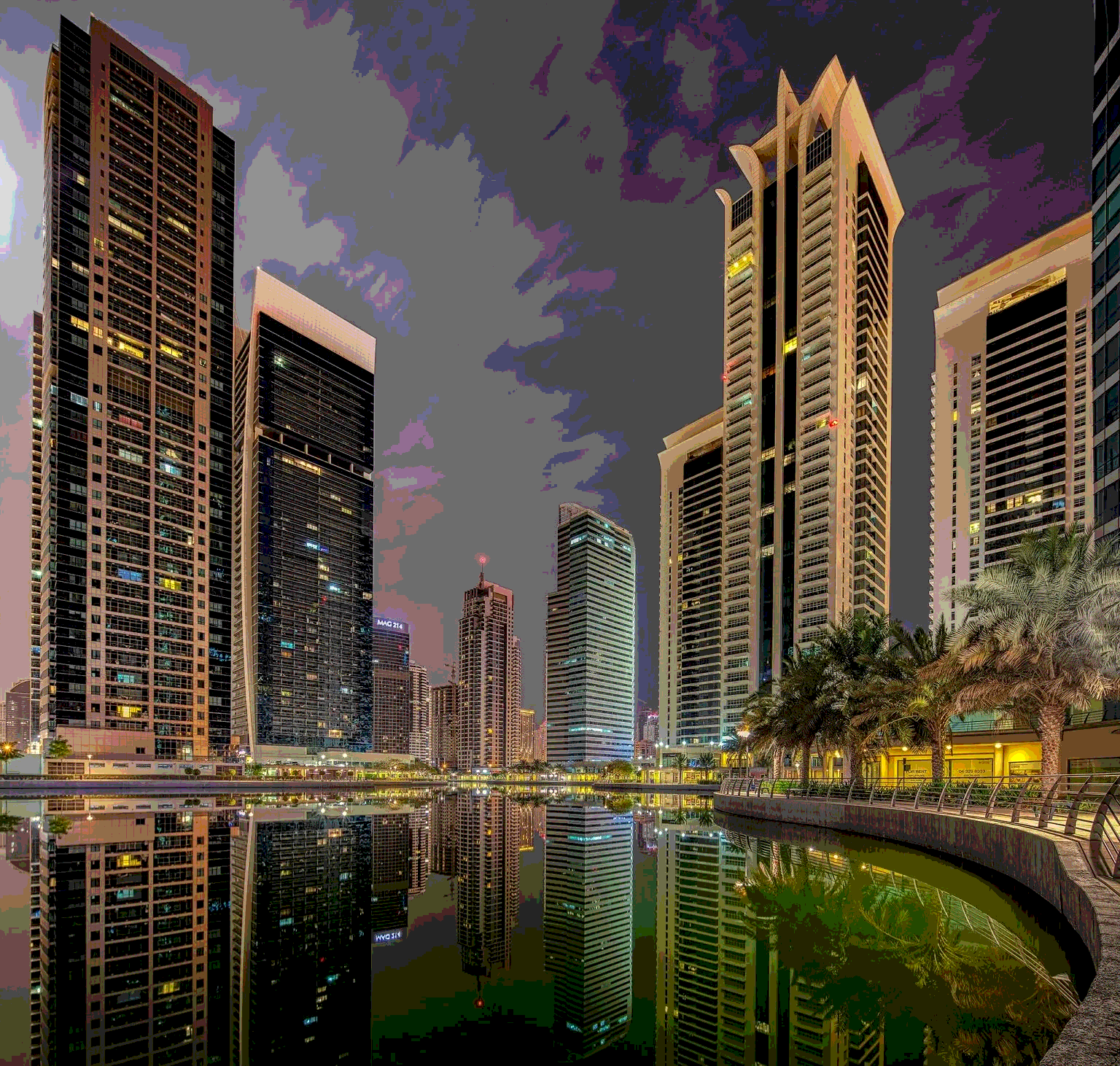 Jumeirah lake. Дубай Lake Towers. Дубай Джумейра Лейк Тауэрс. JLT Дубай. Парк Джумейра Лэйкс Тауэрс.