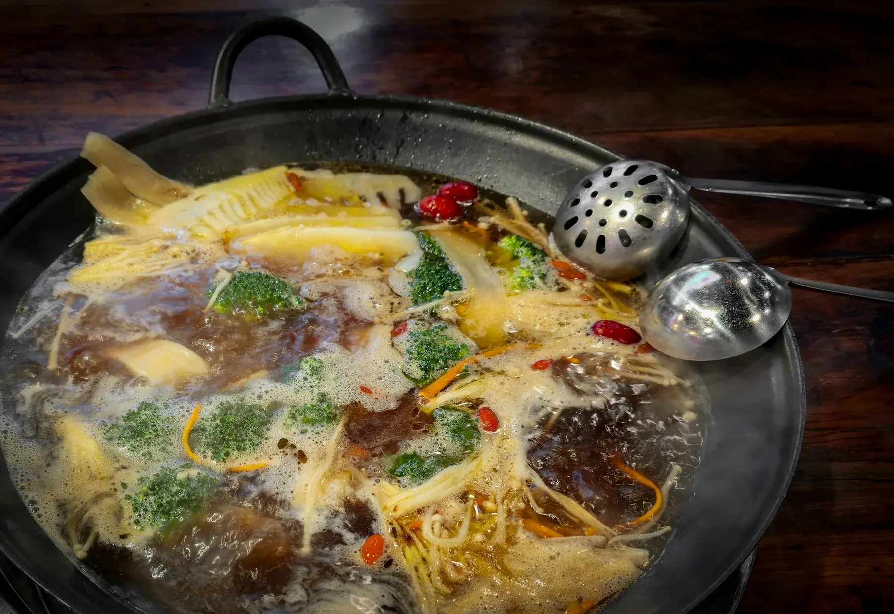 Сычуаньский хотпот с грибами и овощами