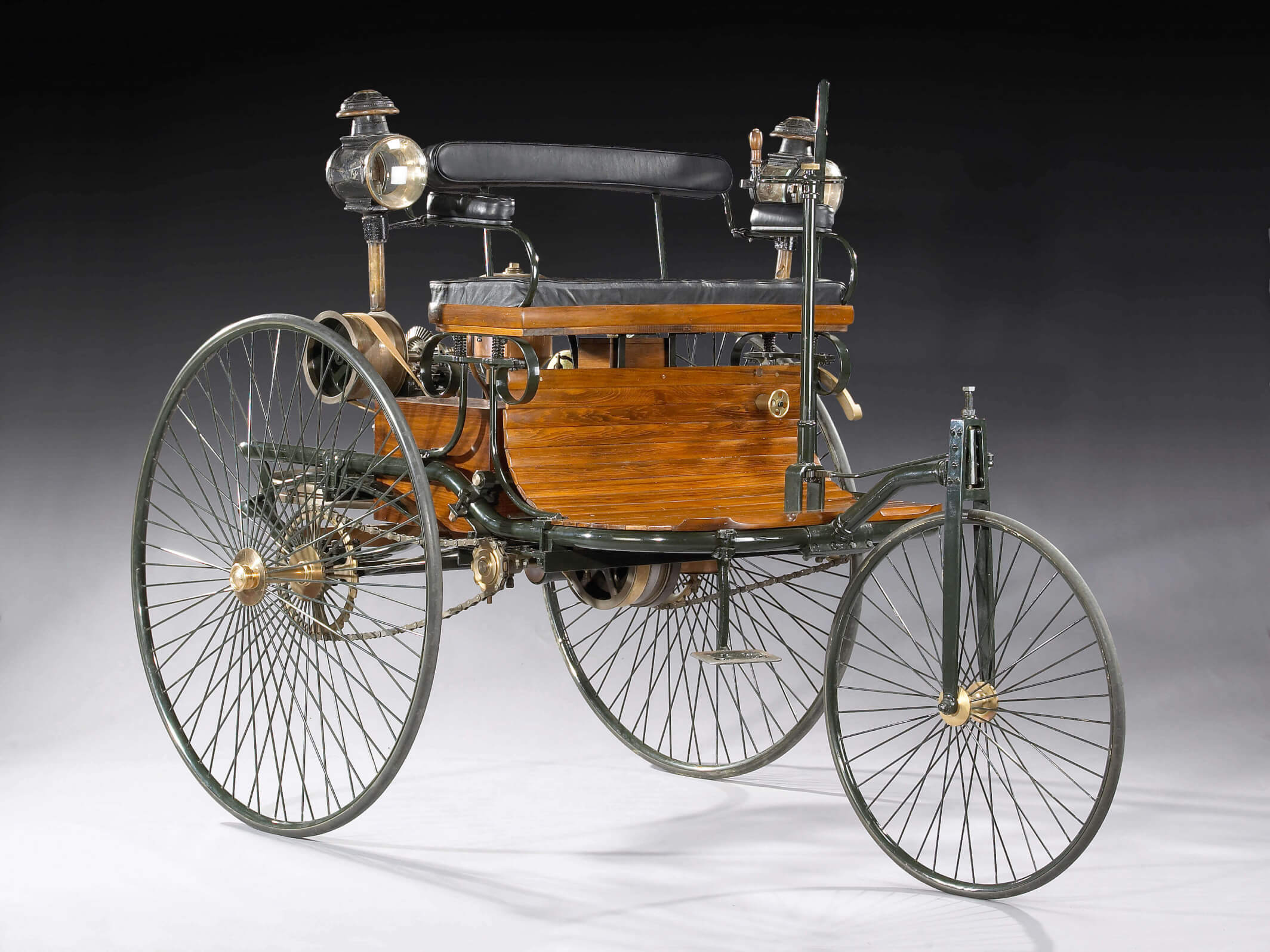 Какие 1 машины появились. Benz Patent-Motorwagen 1886. Benz Patent-Motorwagen 1886 года. Benz Patent-Motorwagen 1886 двигатель.