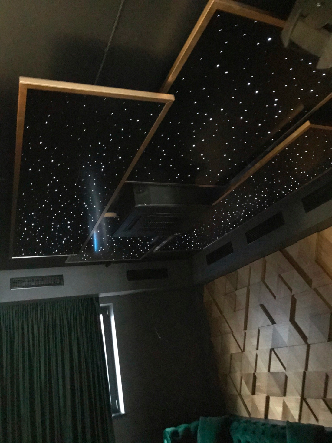 3D потолок с абстрактным рисунком