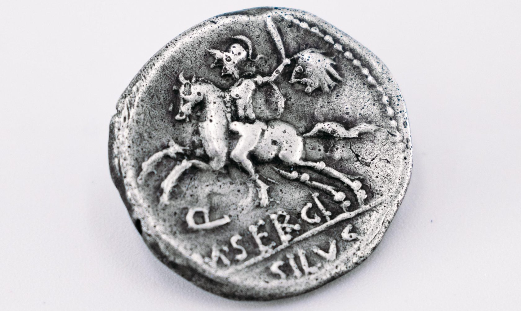 Монета Древнего Рима с Марком Сергием