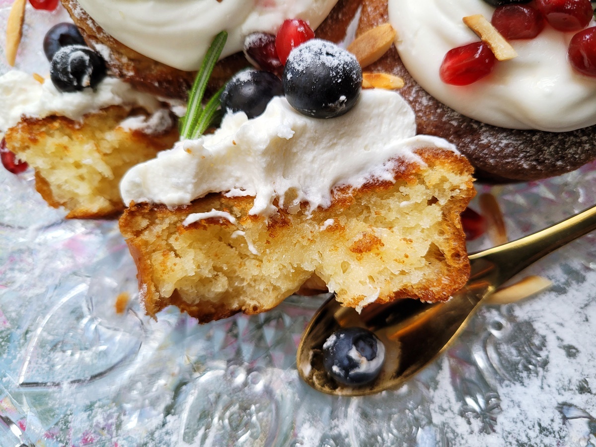 Французский десерт - Босток с кремом. Фото рецепт.