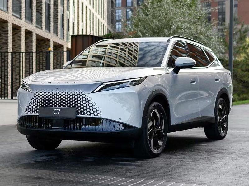 Omoda C7, кроссовер в реестре локализованных авто для такси