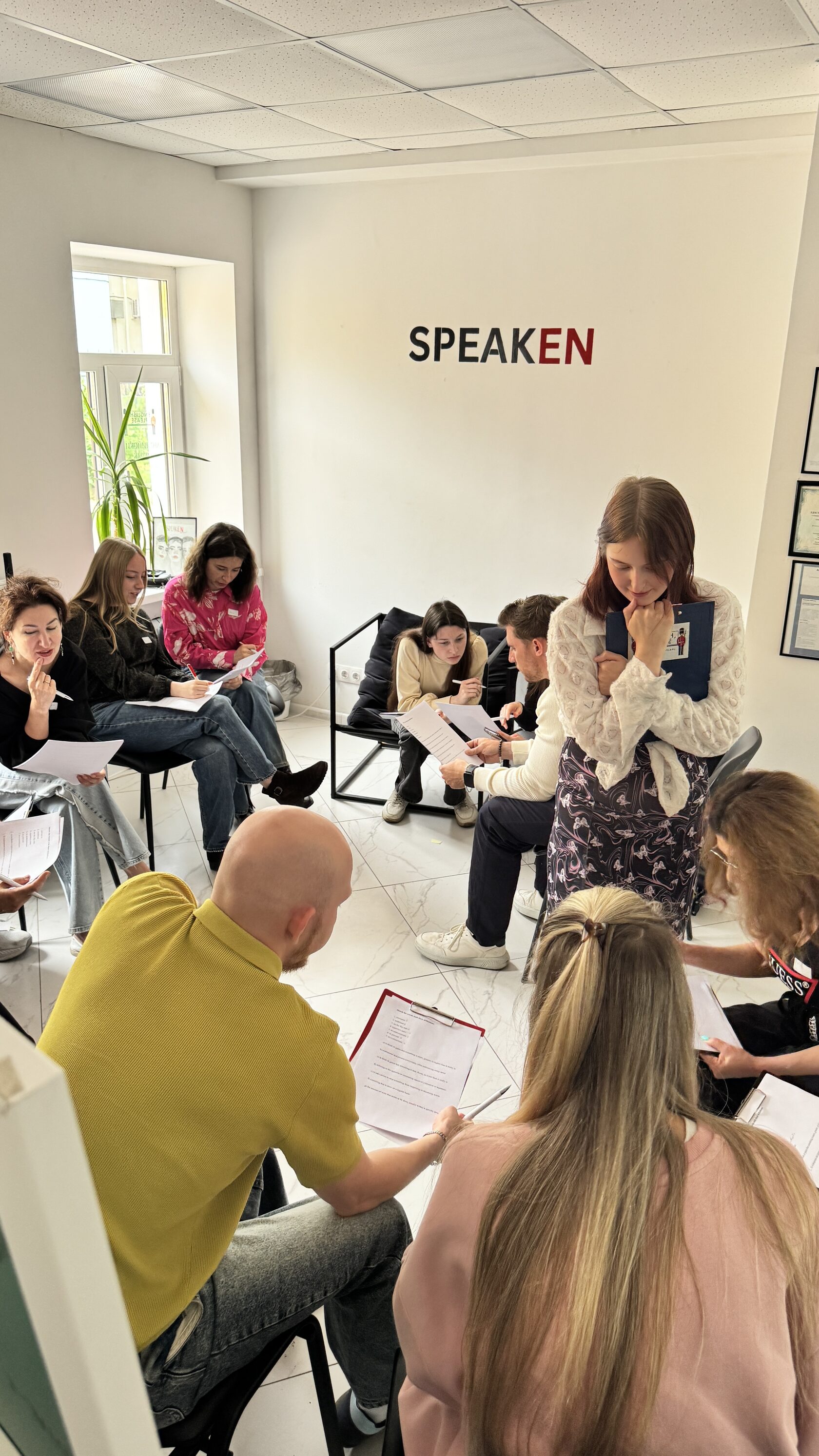 Занятие английским языком для взрослых в Speaken Club