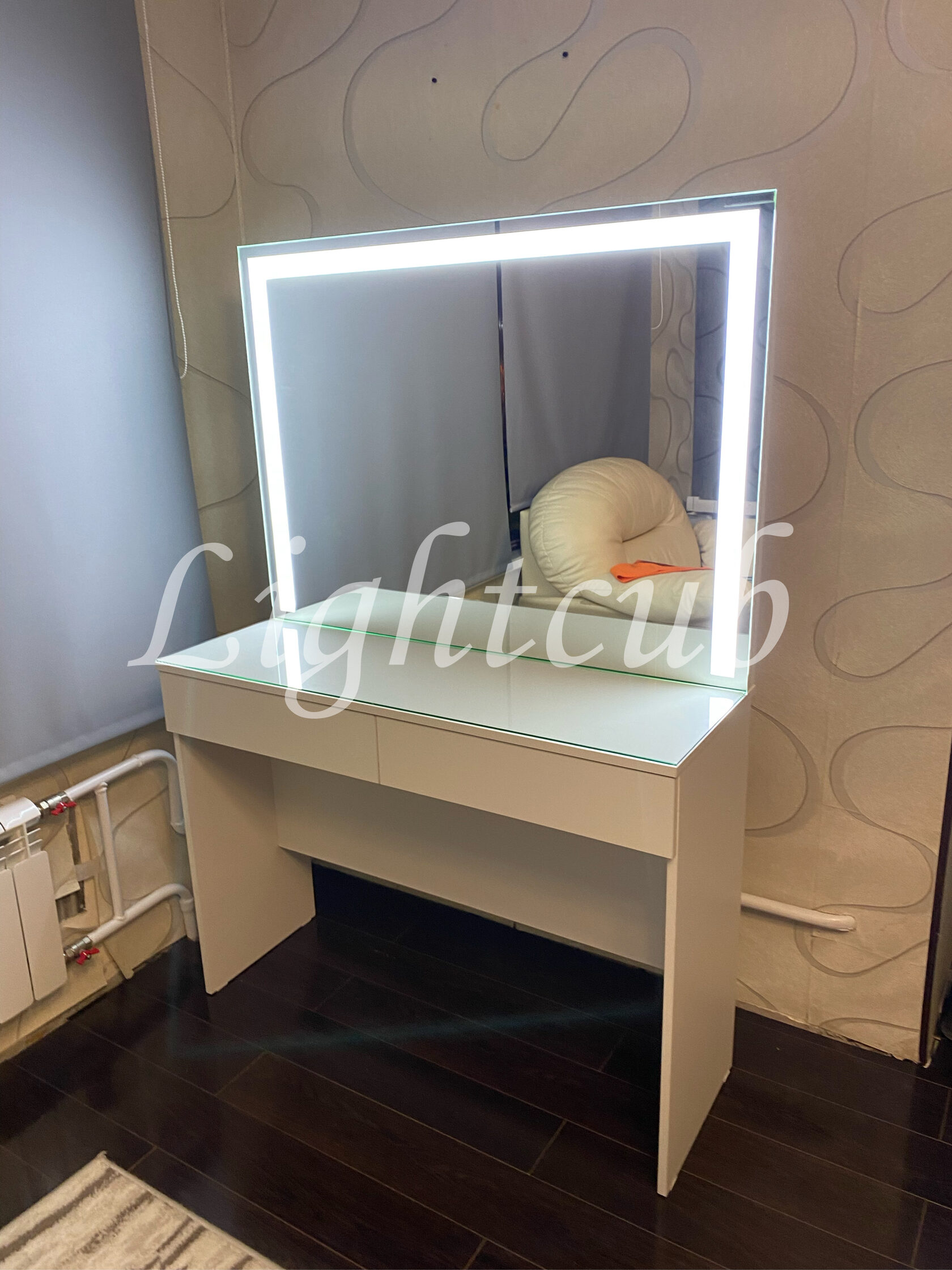 Туалетный столик с led подсветкой. Туалетный столик с led подсветкой