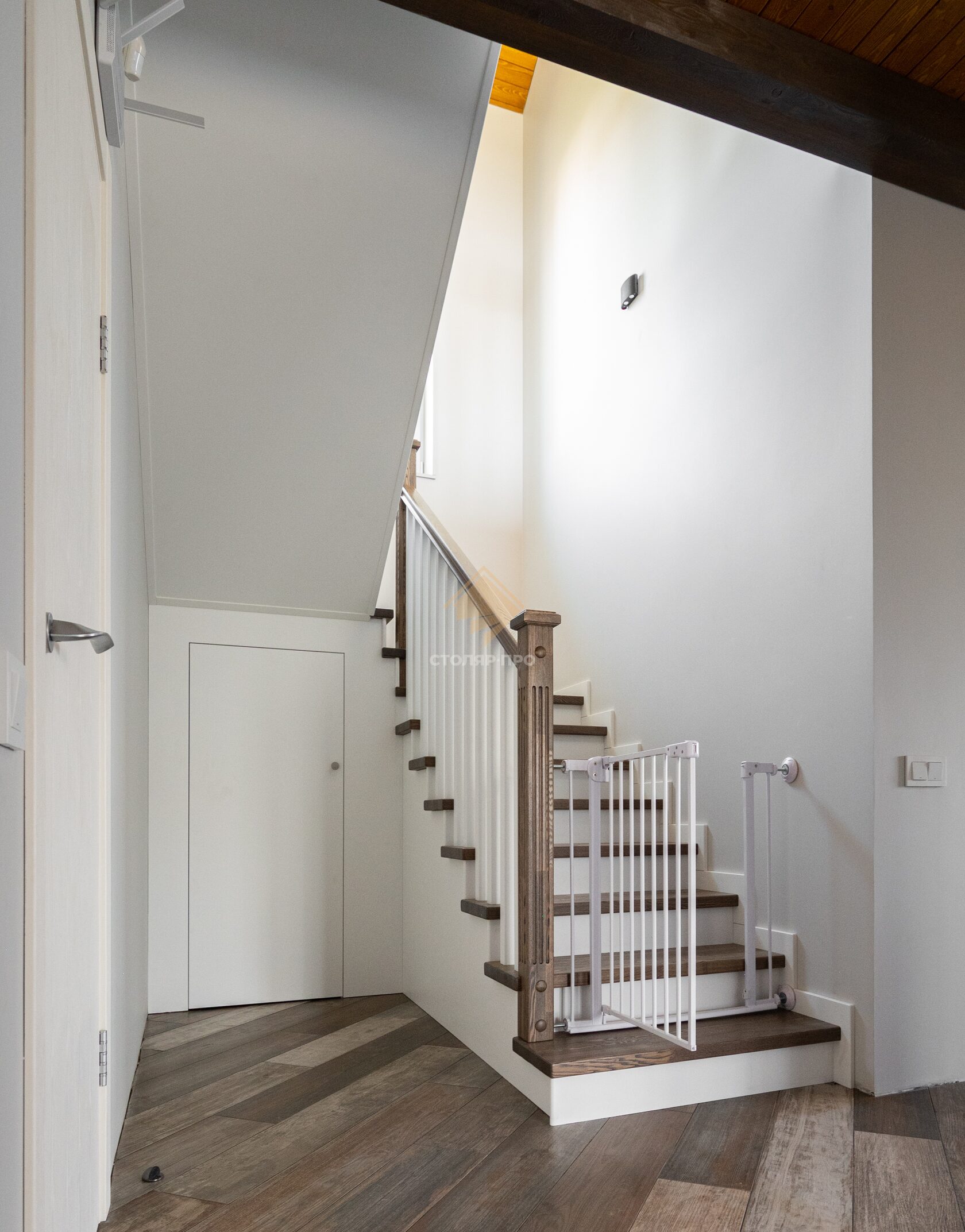 Отделка металлической лестницы деревом и облицовка лестниц из металла ...