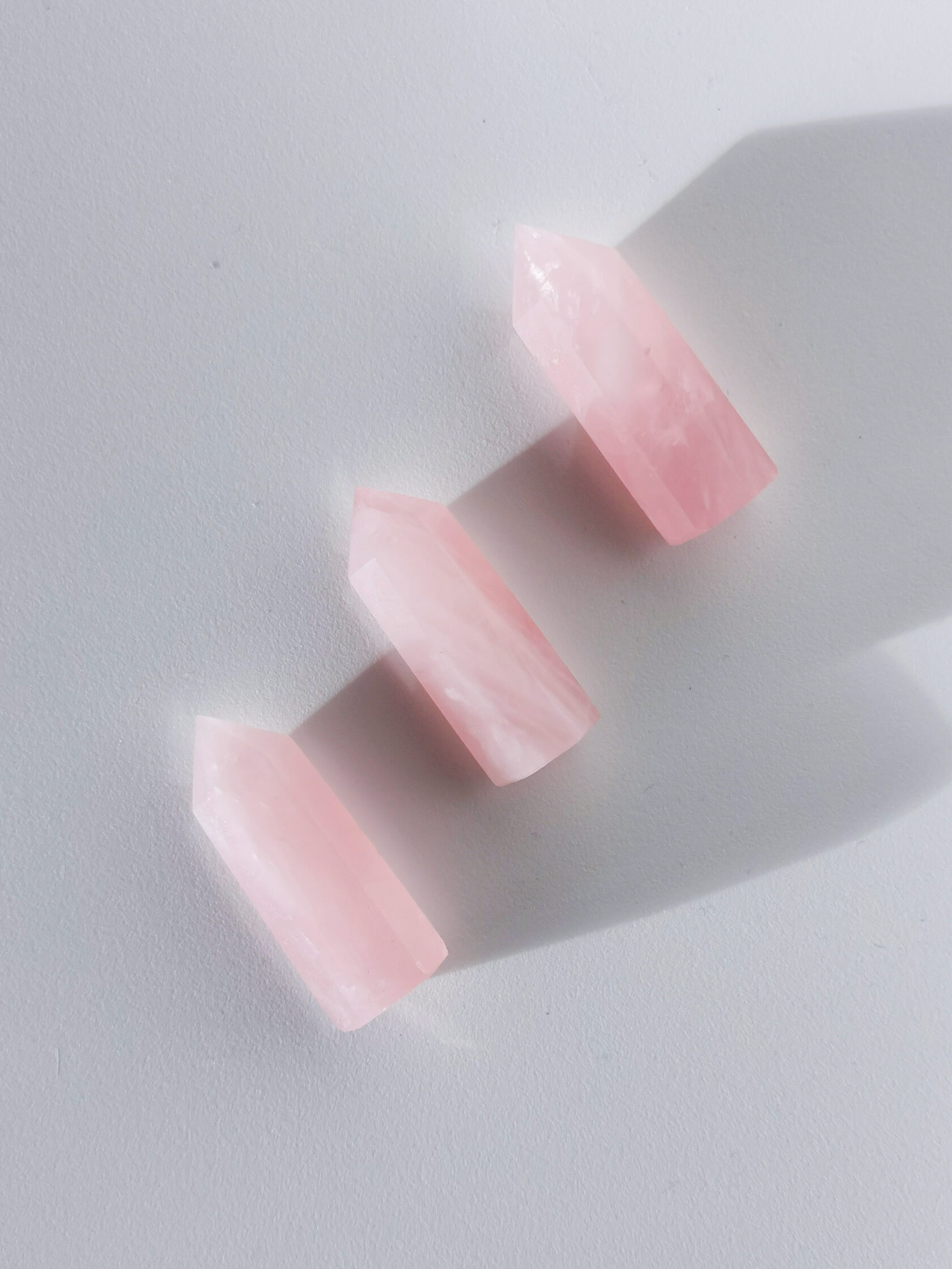 Розовый кварц натуральный кристалл