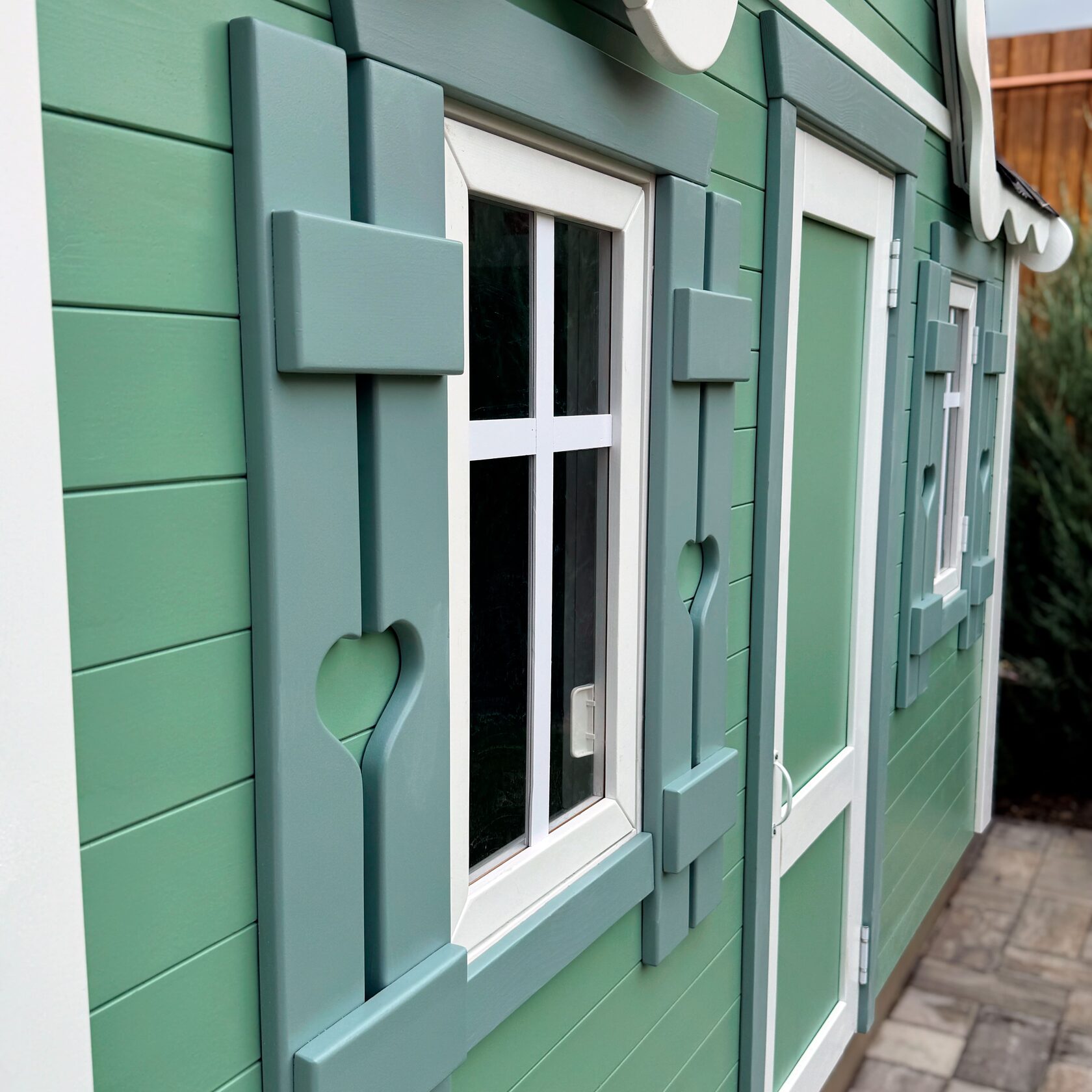 Детский игровой домик в мастерской “Твой Детский Домик”. Дерево и безопасные краски для домика на улицу