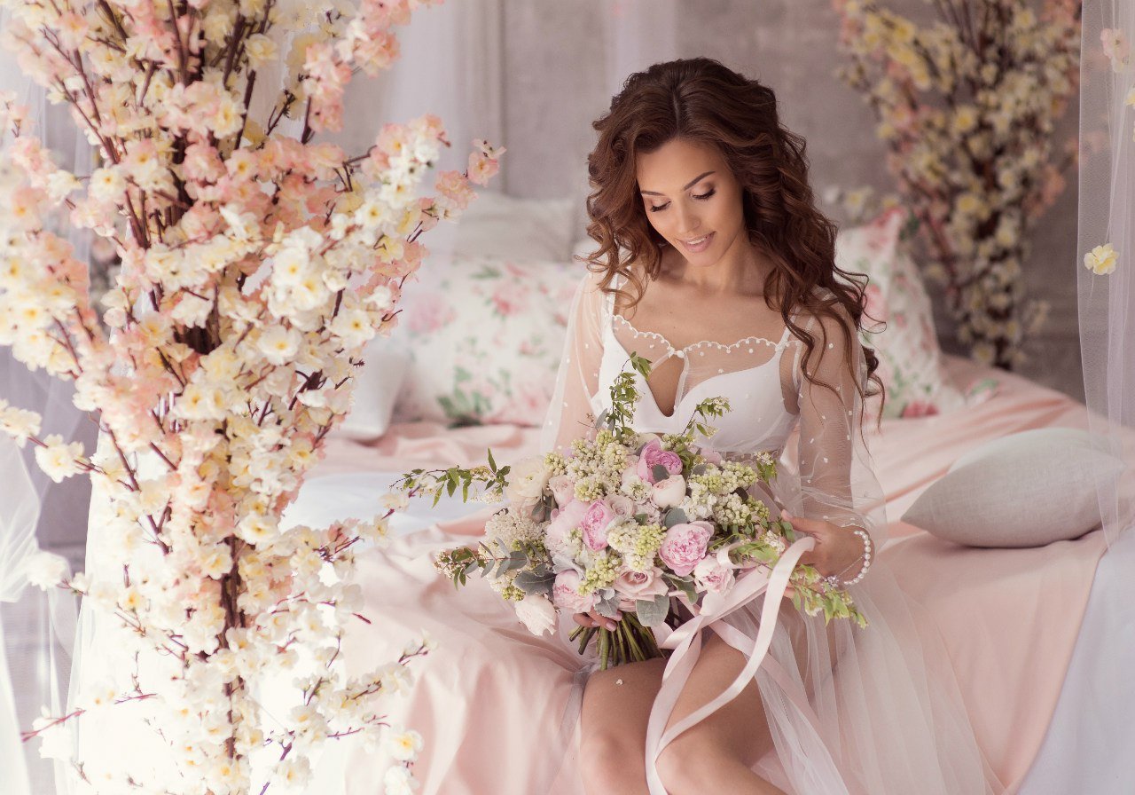 Свадебные платья и цветы