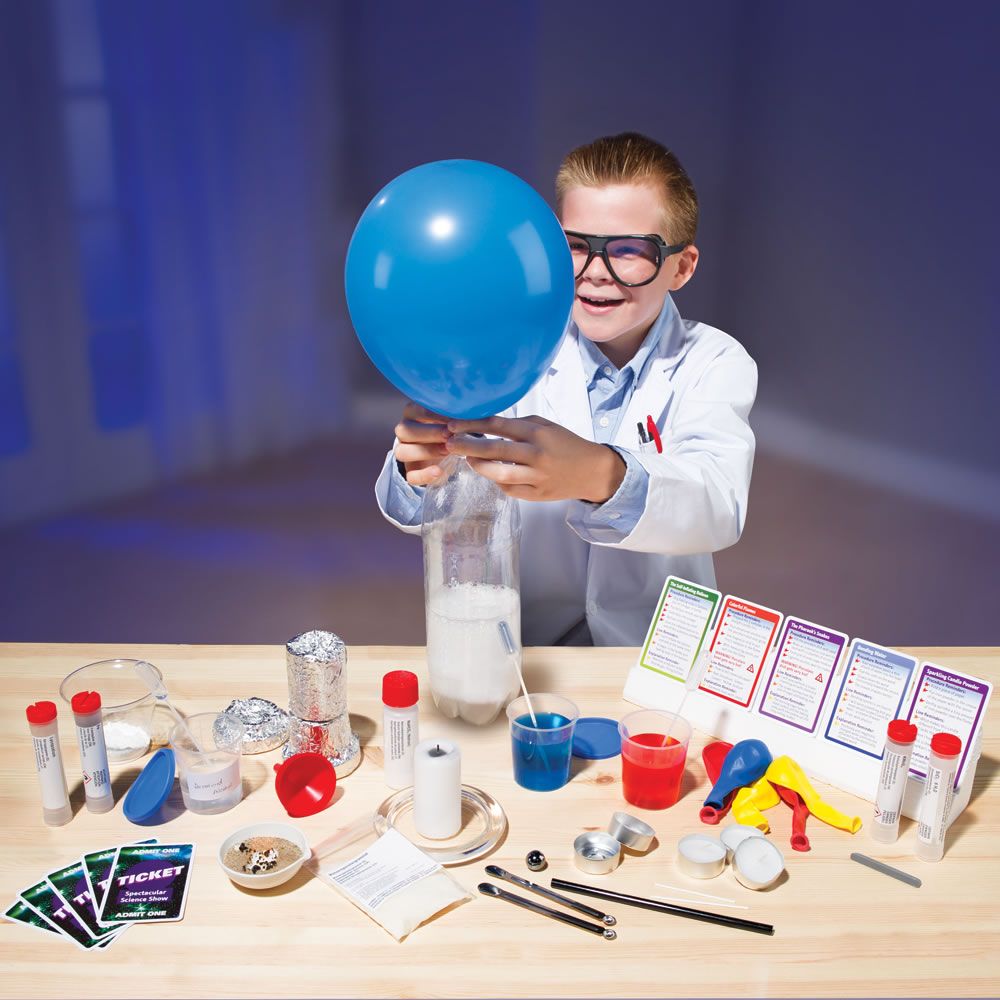 Человек который проводит опыты. Детские эксперименты. Научные опыты для детей. Химические эксперименты для детей. Научные эксперименты для детей.