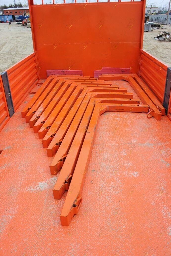 Коники сложены в бортовом полуприцепе AMUR LYR9500JSR