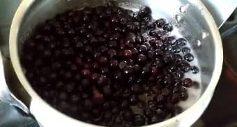 Приготовление варенья из черноплодной рябины с яблоками на зиму: шаг 5