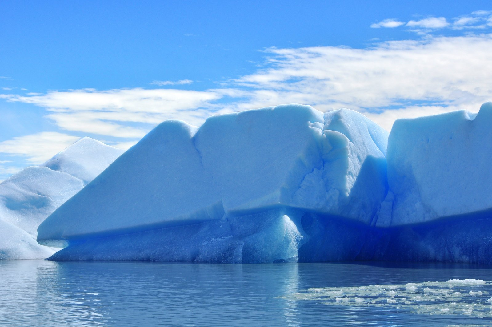Лед 2 океан. Арктика Северный Ледовитый океан. Северный Ледовитый океан полюс. Ледники Северного Ледовитого океана. Айсберги Северного Ледовитого океана.