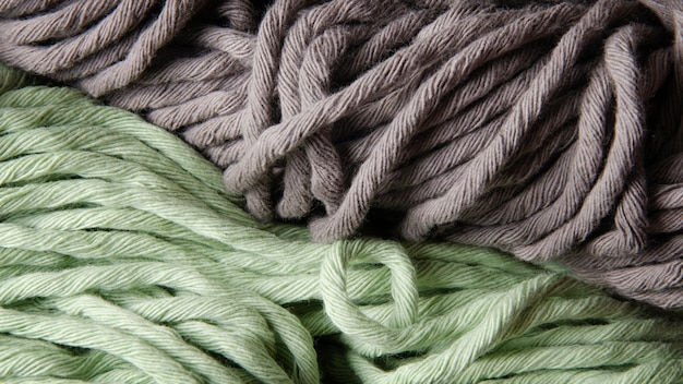 Разноцветная пряжа