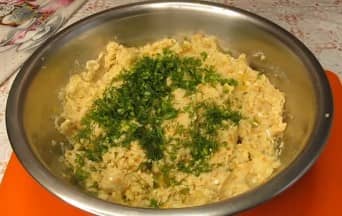 Приготовление сочных котлет из хека на сковороде: шаг 10