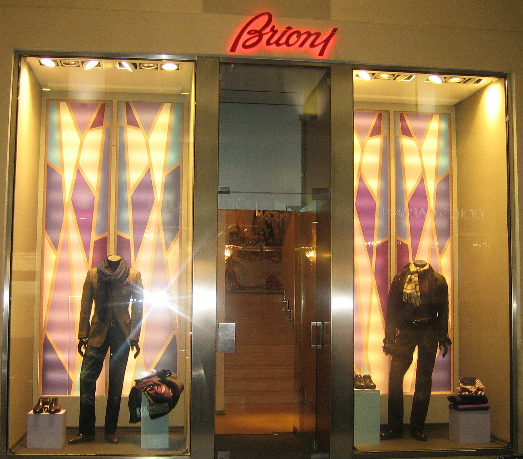 витрина магазина мужской одежды