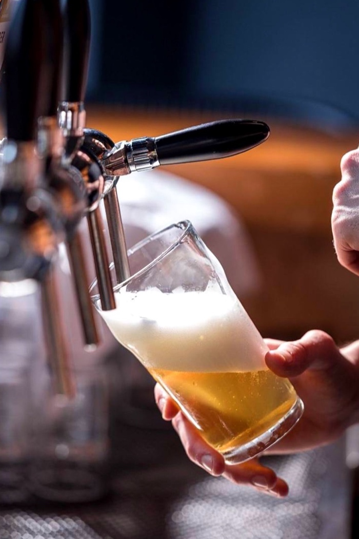 Среда: 6 ежей + 2 бокала игристого 2590