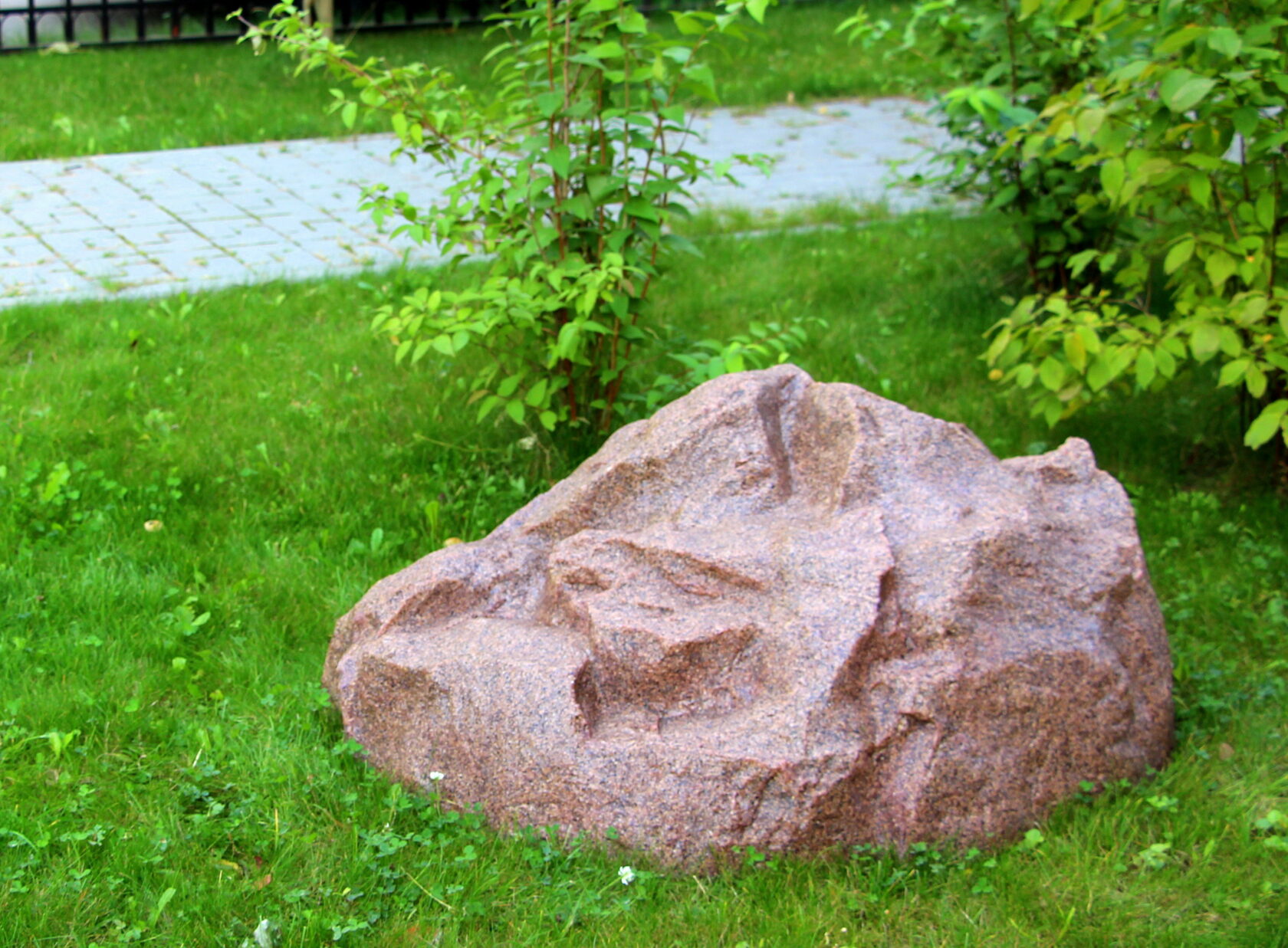Камень декоративный, Крышка на люк Валун 12