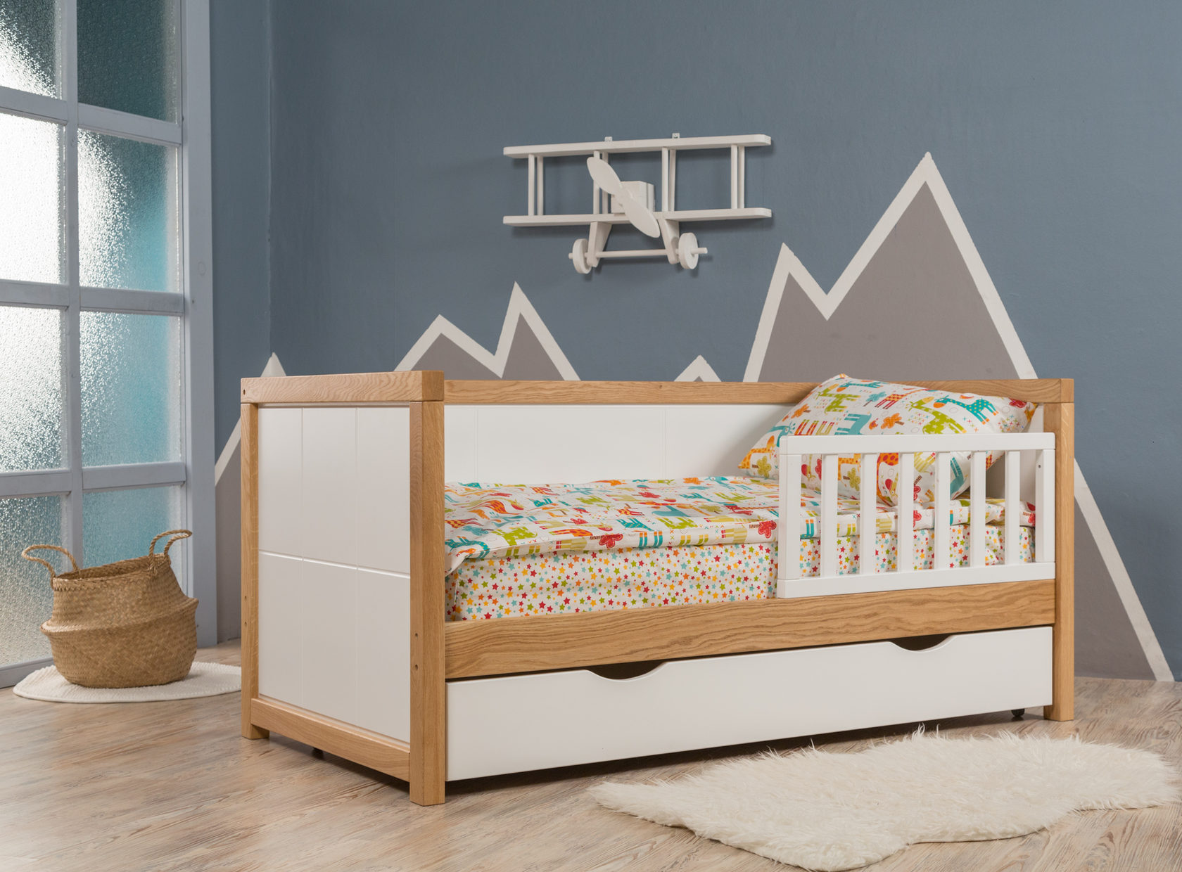 Кровать для детей с выдвижными ящиками