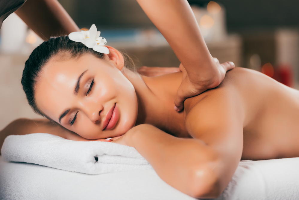 Light massage. Гавайский массаж. Спа салон арт.
