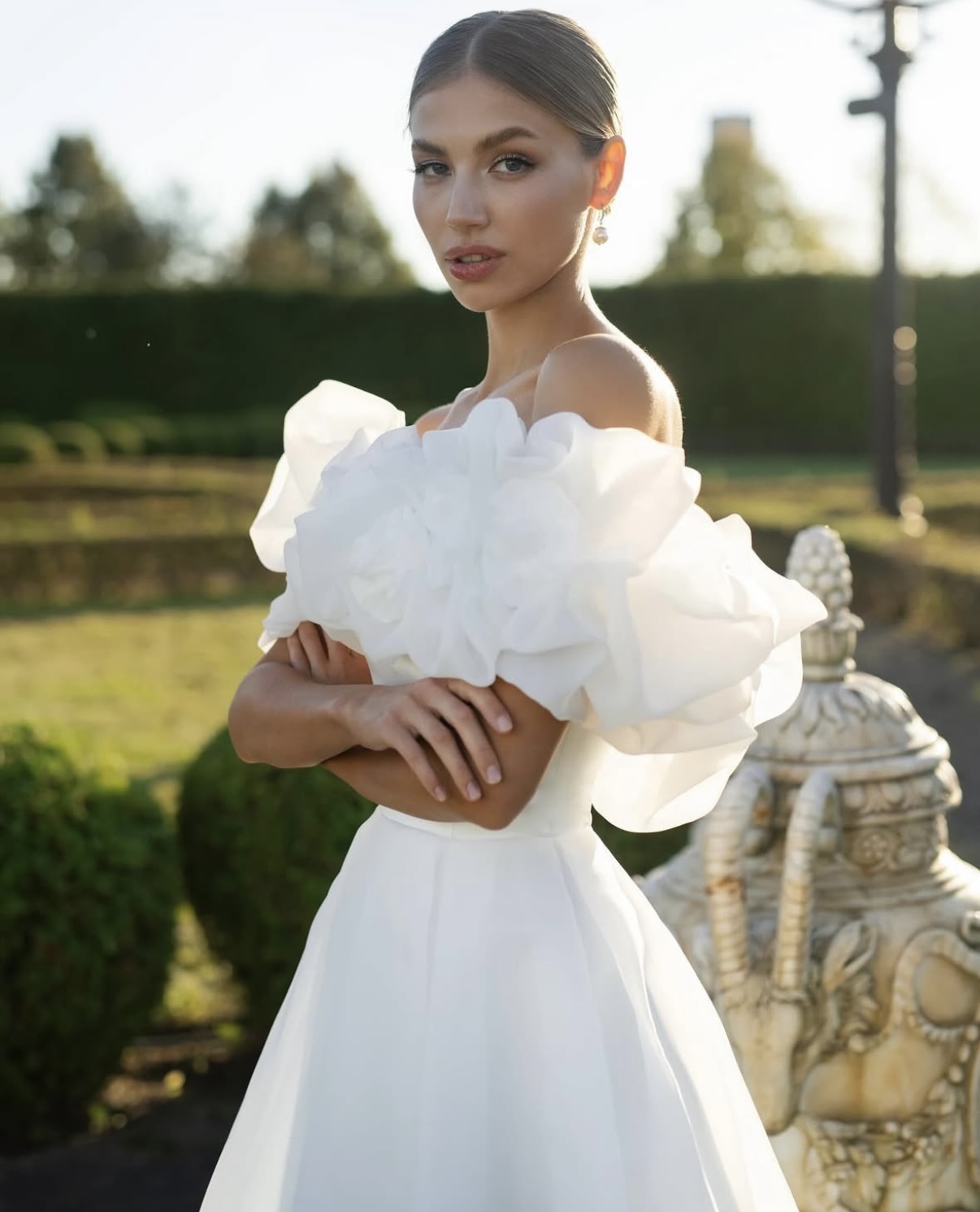 Свадебное платье воздушное с объемным верхом Батайск прокат