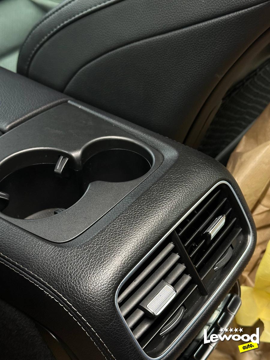 реставрация кожаной консоли