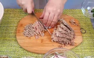 Приготовление салата «Тбилиси» с красной фасолью и говядиной: шаг 5