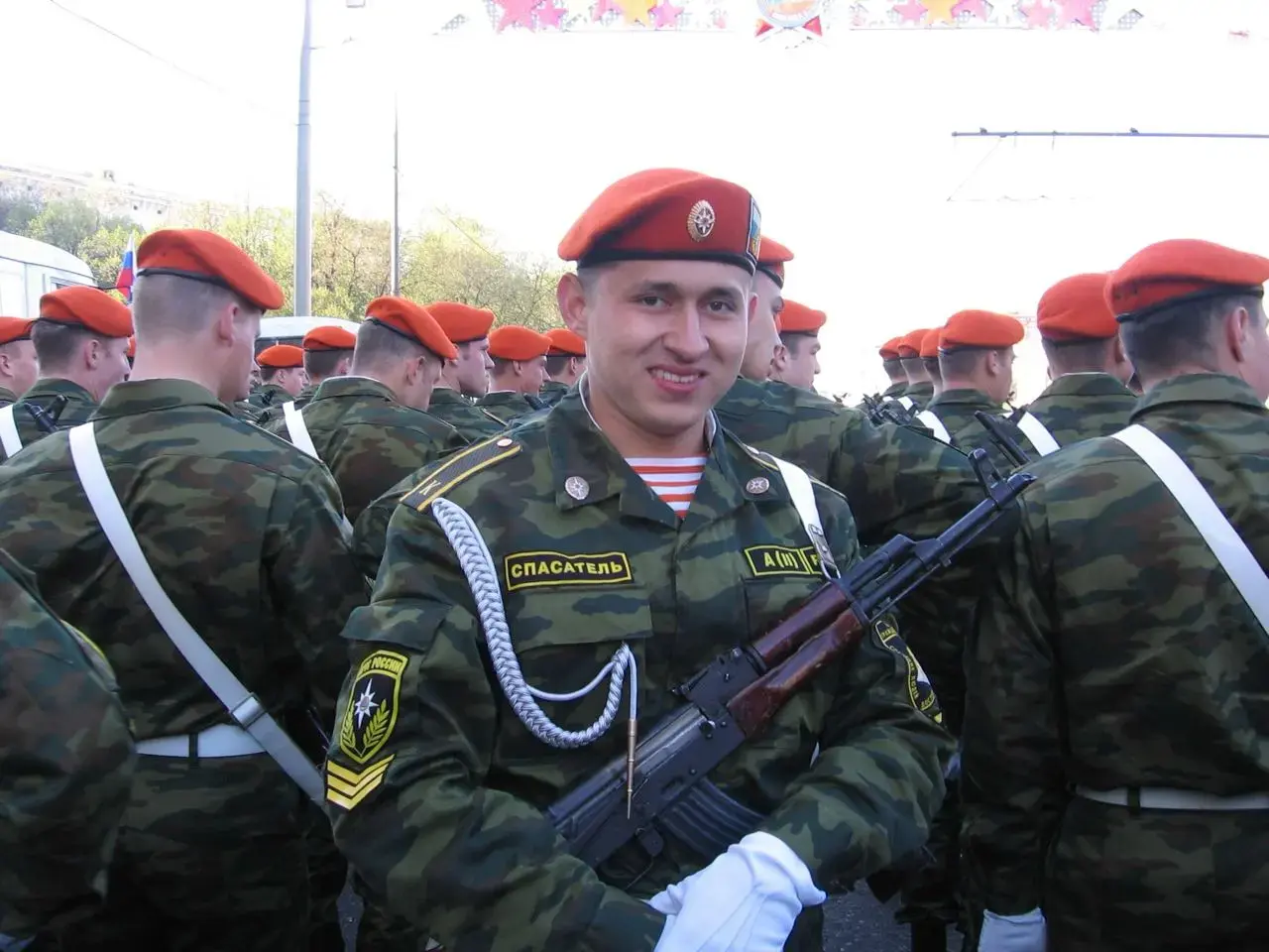 Дмитрий Сиирин на параде 9 мая