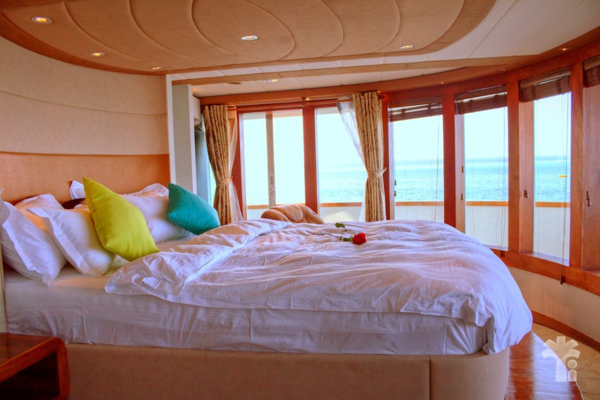 VIP туры на яхты Scubaspa, Azalea, Dhaainkanbaa, Maldives Crown, Searex на Мальдивах...