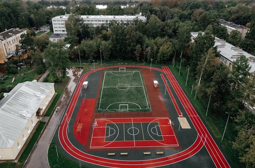 Поставка для спортивного зала и  мини-футбольного поля  АНОО «Физмат-лицей имени академика В. Г. Кадышевского» спортивного инвентаря, мячей, оборудования.