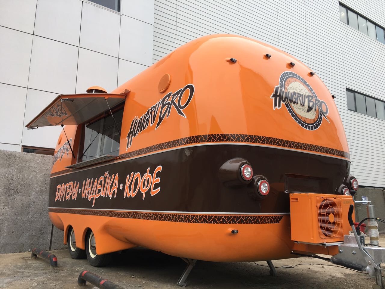 Фудтрак квадратный. Продам фудтрак. Фудтрак фаст фуд. Фуд трак спб. Фудтрак фото.