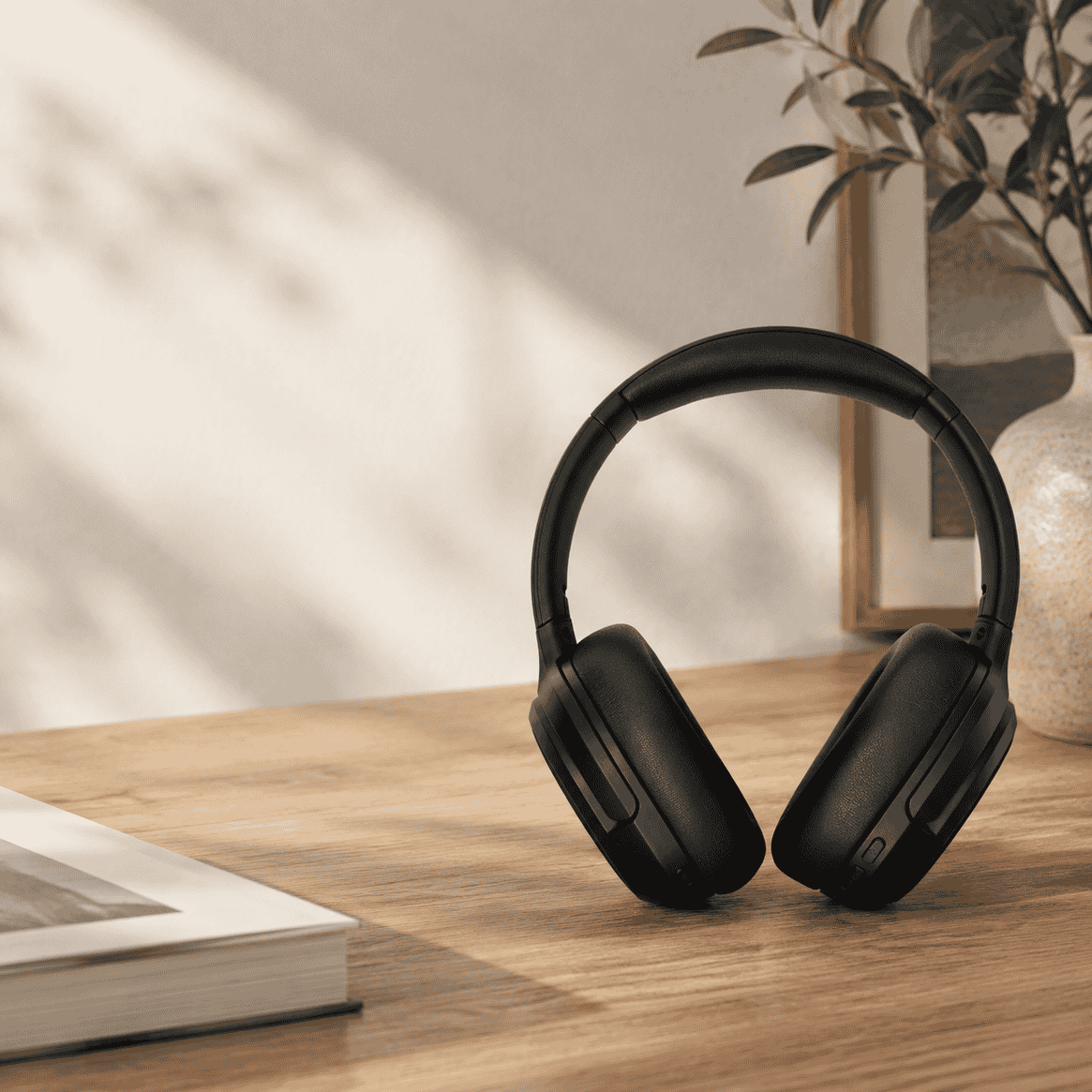 Наушники meg в редакционной сцене на тему lossless по bluetooth без маркетинговых мифов