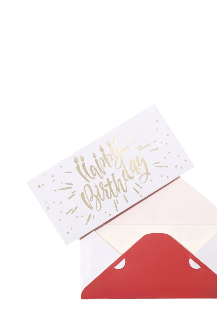 бумажный конверт красного цвета с поздравительной надписью "с днем рождения"