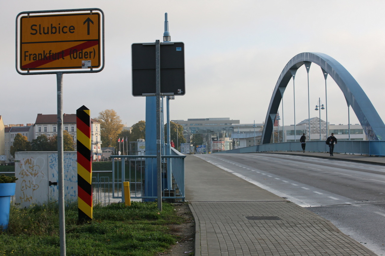 Международное граница. Въезд в Германию. Правила пересечения границы Германии. Въезд в Германию РКИ. Самый 1 город когда въезжаешь в Германию с Польши.