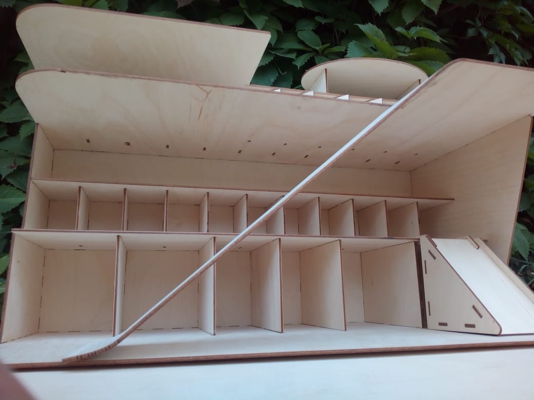 Маленькая парковка с вертолетной площадкой из фанеры