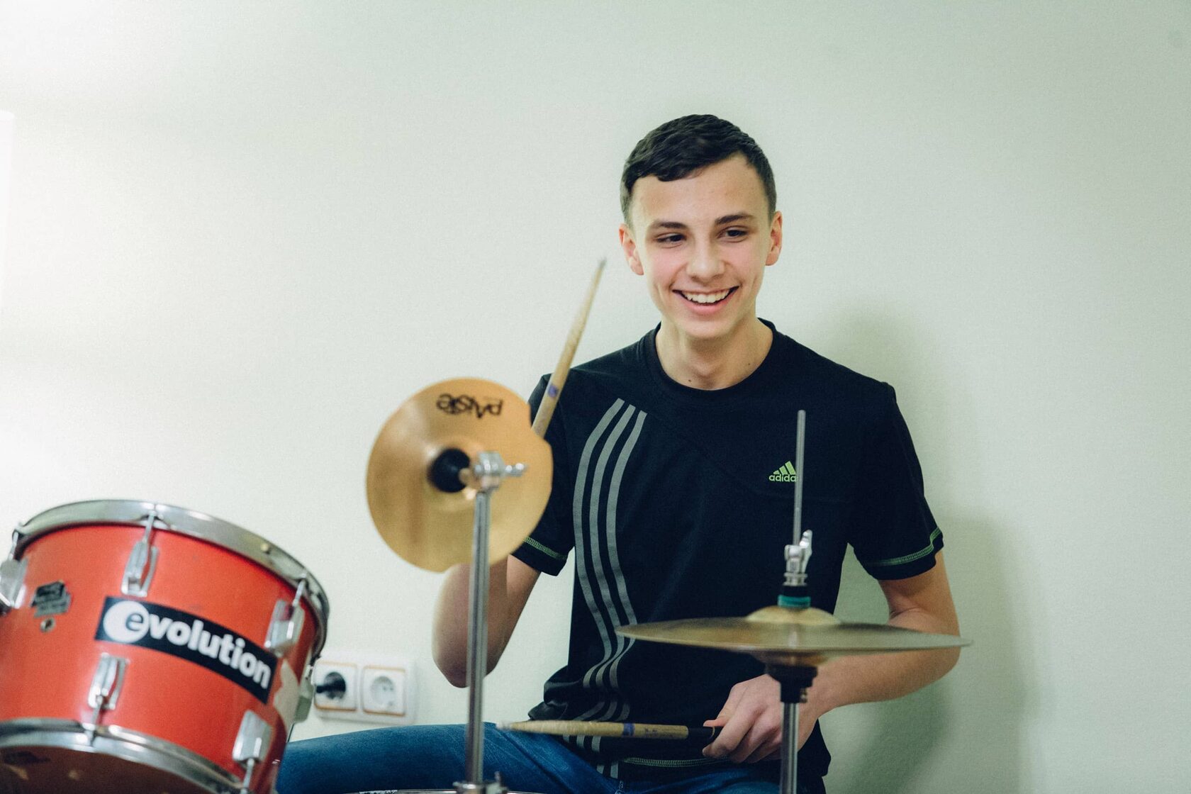 Уроки игры на барабанах в СПб, Школа барабанов - Школа Рока