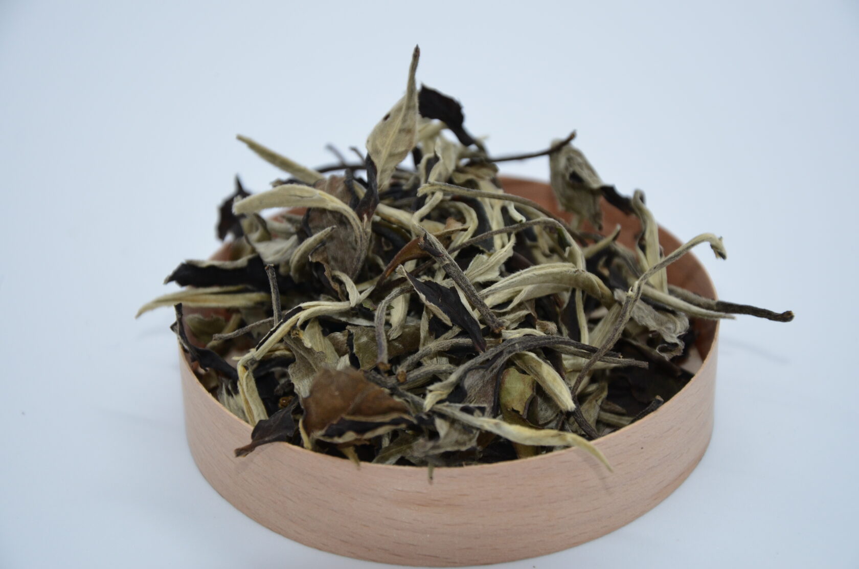 Юэ Гуан Бэй чай. Чайный запас. Белый лунный свет чай. Белый пуэр чайные почки с древних деревьев. Унибел бай
