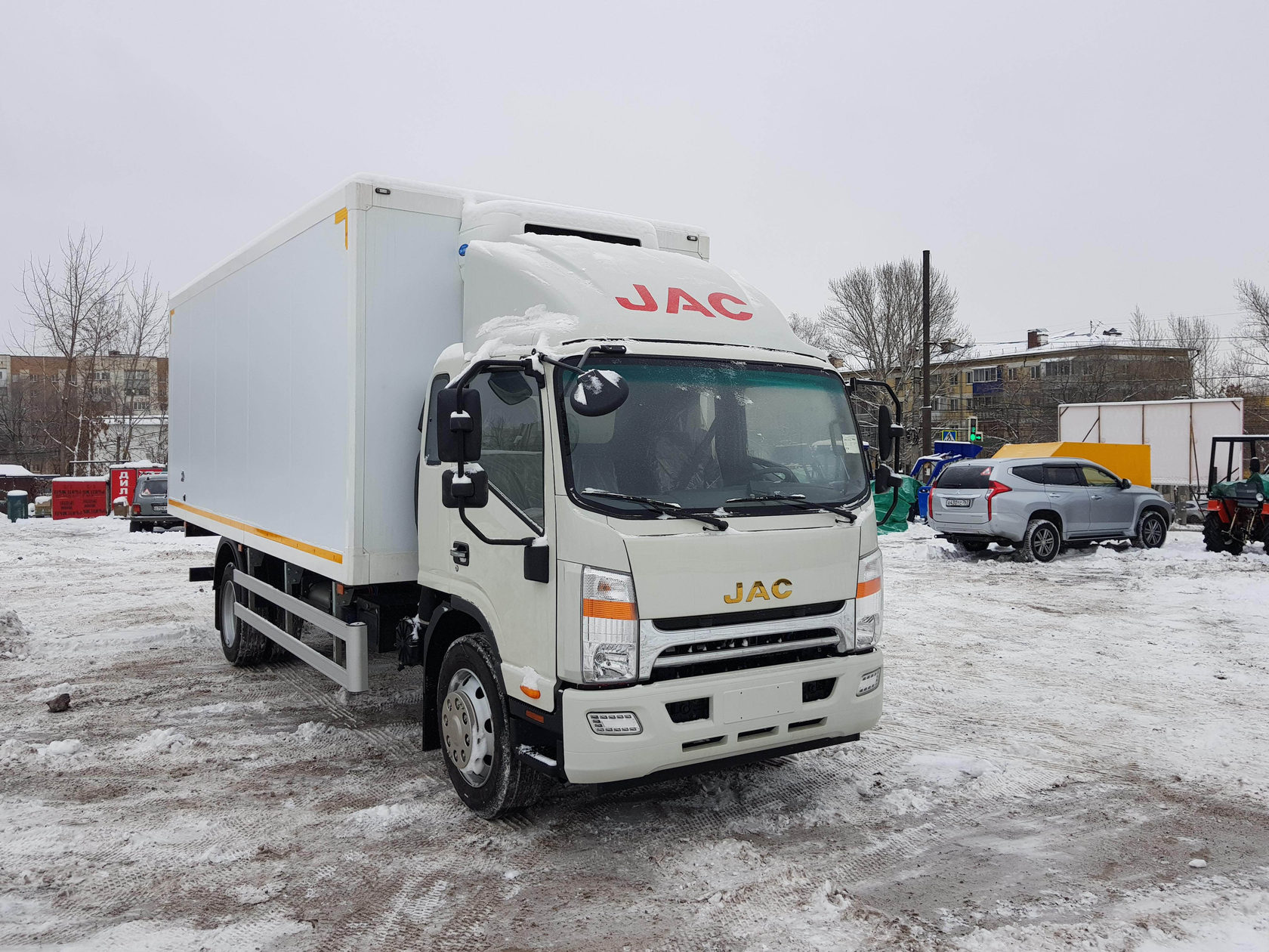 Jac n120. JAC n120 рефрижератор. JAC 120 рефрижератор. Рефрижератор на шасси JAC n120. JAC n120 рефрижератор новый.