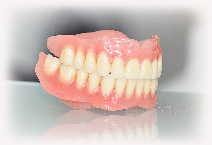 Что важно учесть при имплантации передних зубов
